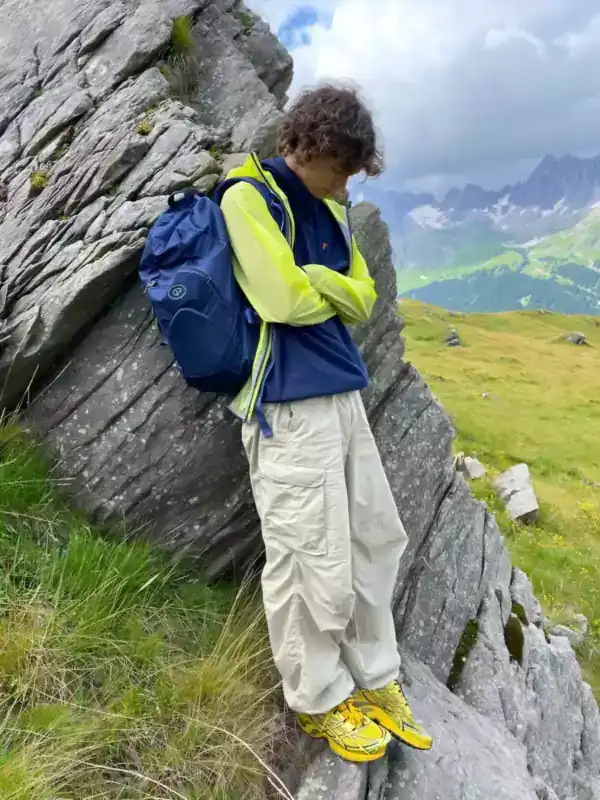 Loading the media file...